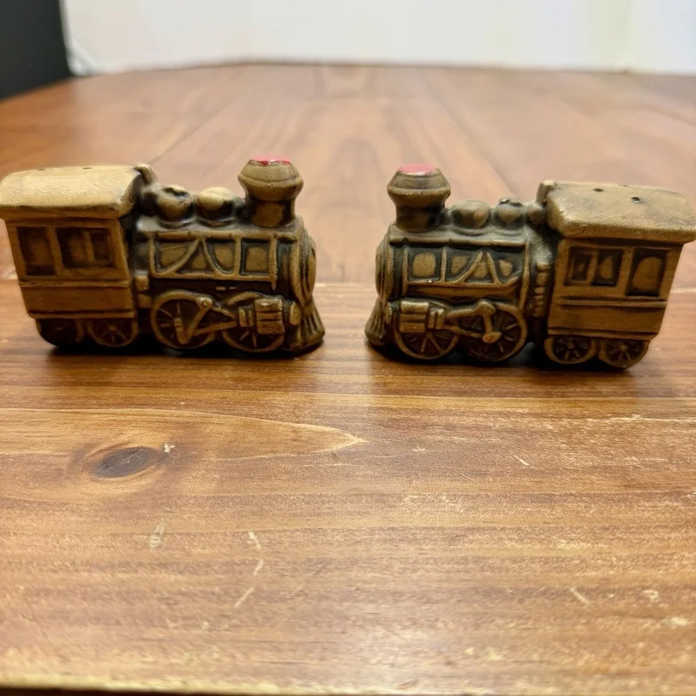 Vintage Mid-Century Locomotive Train S&P Shakers Made In Japan Jackson, Miss